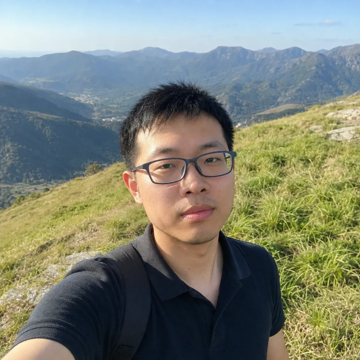 Man's original selfie before AI dating photo transformation - set 1, photo 3